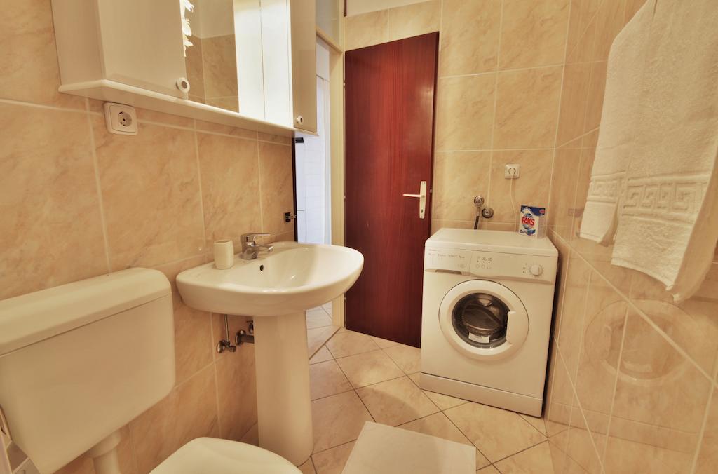 Apartment Zara 2 With Boat Place Mimice Ruang foto
