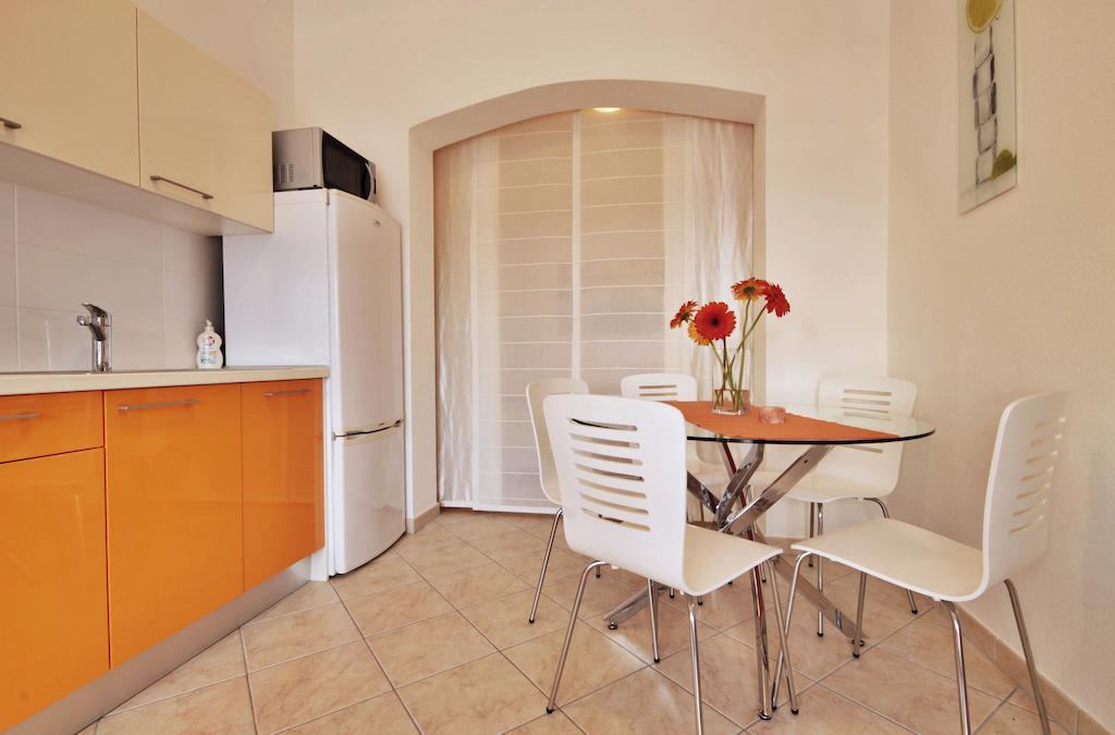 Apartment Zara 2 With Boat Place Mimice Bagian luar foto
