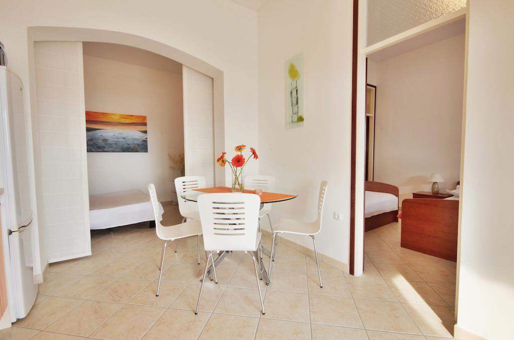Apartment Zara 2 With Boat Place Mimice Ruang foto