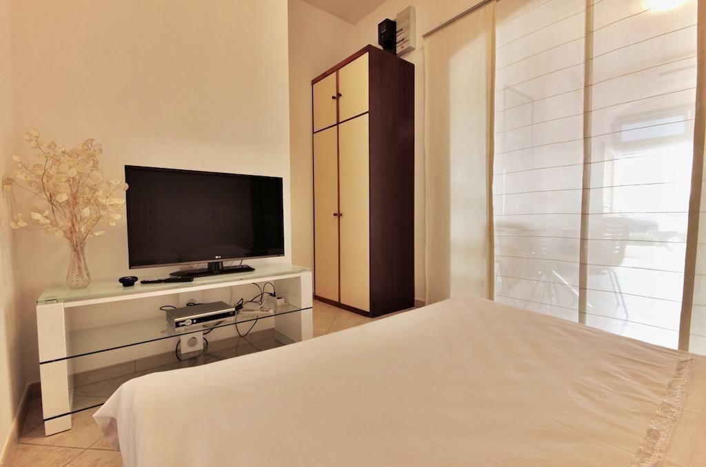 Apartment Zara 2 With Boat Place Mimice Ruang foto